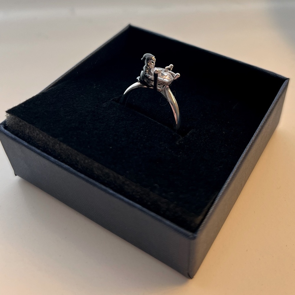 Jeulia Hug Me “Grim Reaper” Ring